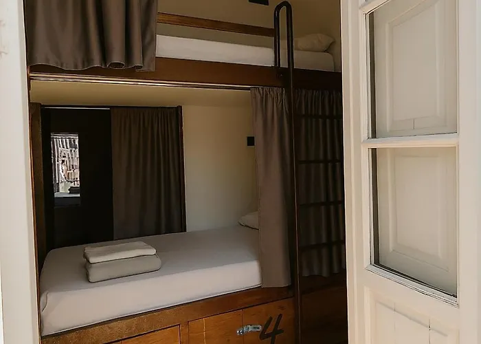 Black Swan Hostel Sevilla